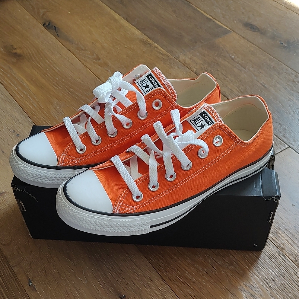 Converse All-Star Women's Size 7.5 Brand New